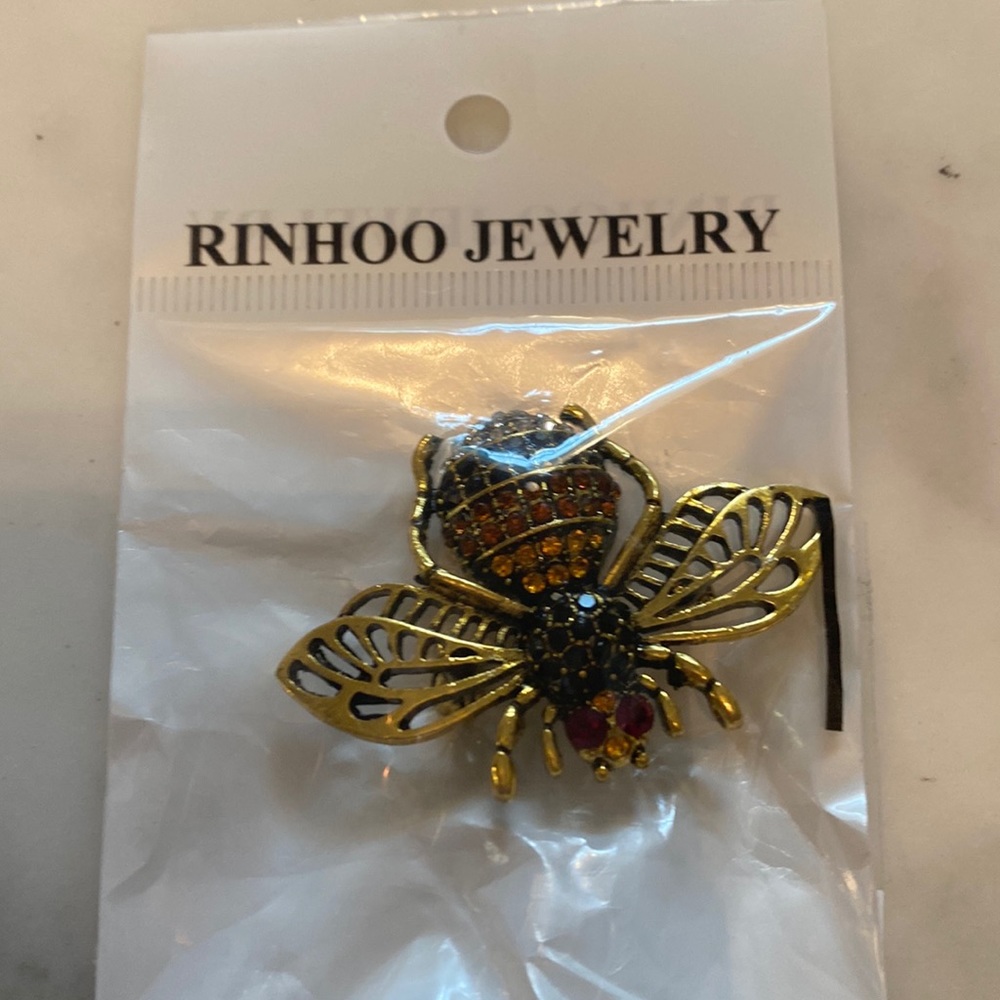 Rinhoo Gold Tone Bee Brooch NWT